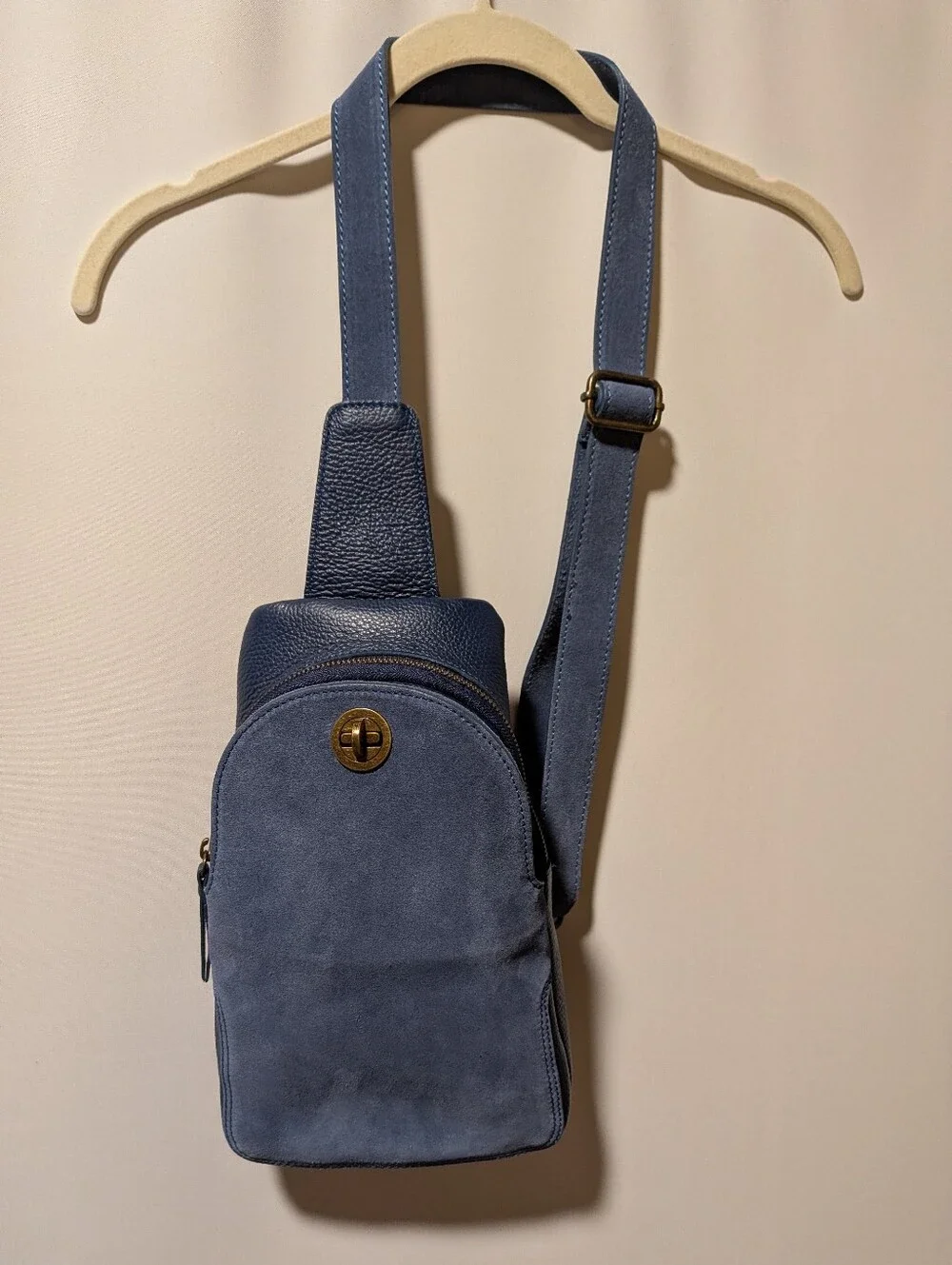 Sundance Made in Italy Blue Suede Pebbled Leather Sling Crossbody Shoulder Bag
